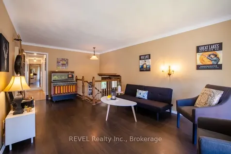 43 Trelawn Parkway Welland ON L3C 1W4