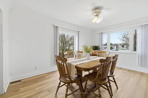 138 Glenholme Avenue Hamilton ON L8K 3L7