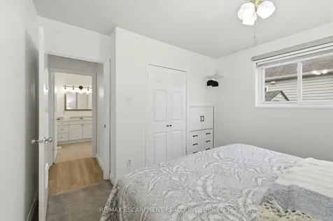 138 Glenholme Avenue Hamilton ON L8K 3L7