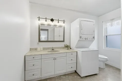 138 Glenholme Avenue Hamilton ON L8K 3L7