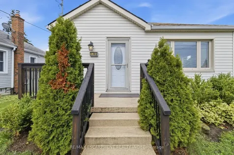 138 Glenholme Avenue Hamilton ON L8K 3L7