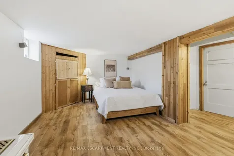 138 Glenholme Avenue Hamilton ON L8K 3L7