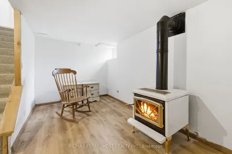 138 Glenholme Avenue Hamilton ON L8K 3L7