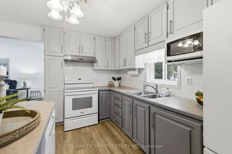 138 Glenholme Avenue Hamilton ON L8K 3L7