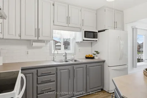 138 Glenholme Avenue Hamilton ON L8K 3L7