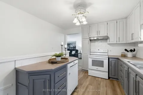 138 Glenholme Avenue Hamilton ON L8K 3L7