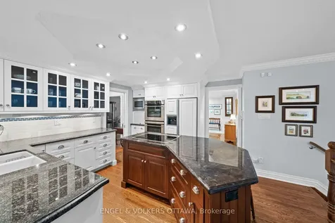 19 Kimmins Court Kanata ON K2K 2M4