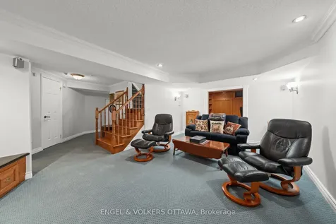 19 Kimmins Court Kanata ON K2K 2M4
