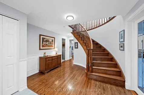 19 Kimmins Court Kanata ON K2K 2M4