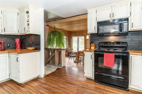 1741 Doe Lake Road Gravenhurst ON P1P 1R3