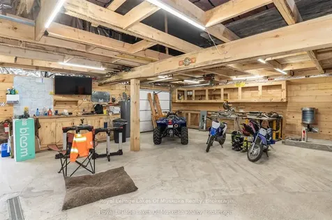 1741 Doe Lake Road Gravenhurst ON P1P 1R3