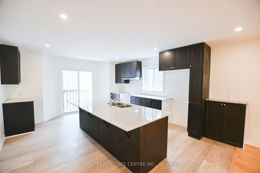 1078 South Kahshe Lake Road E Gravenhurst ON P0E 1G0
