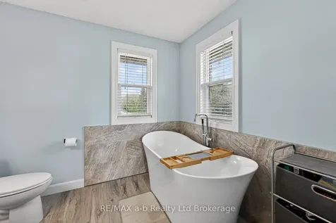 346 Riverview Drive Strathroy-caradoc ON N7G 4B7