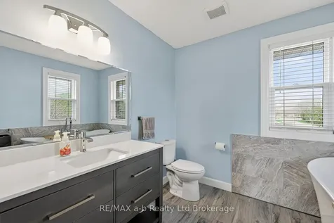 346 Riverview Drive Strathroy-caradoc ON N7G 4B7