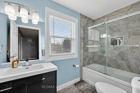 346 Riverview Drive Strathroy-caradoc ON N7G 4B7