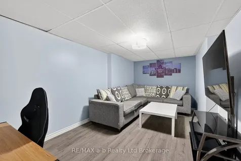 346 Riverview Drive Strathroy-caradoc ON N7G 4B7