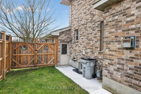346 Riverview Drive Strathroy-caradoc ON N7G 4B7