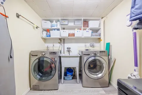 24 Mississauga Road St. Catharines ON L2N 3K4