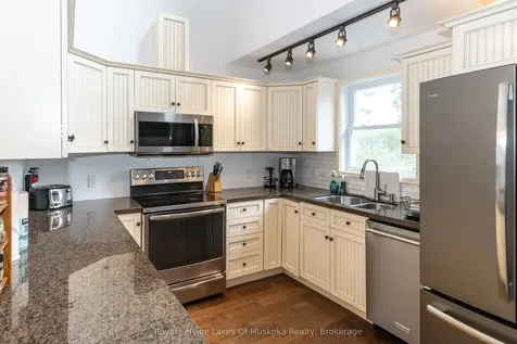 49 Pinetree Road Gravenhurst ON P1P 1R2