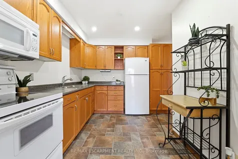 165 Essling Avenue Hamilton ON L9B 2H9