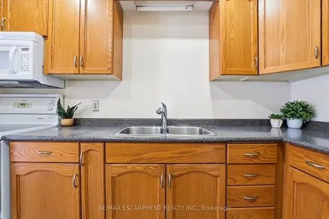 165 Essling Avenue Hamilton ON L9B 2H9