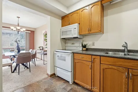 165 Essling Avenue Hamilton ON L9B 2H9