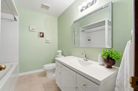 165 Essling Avenue Hamilton ON L9B 2H9
