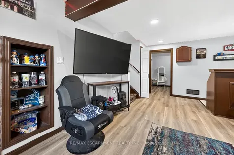 56 Hummingbird Lane Hamilton ON L9A 4A9