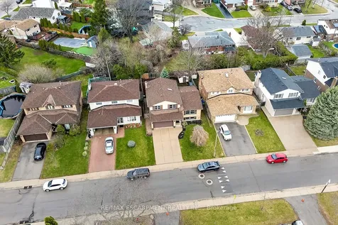 56 Hummingbird Lane Hamilton ON L9A 4A9