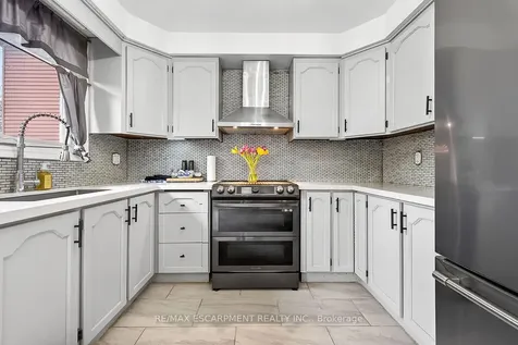 56 Hummingbird Lane Hamilton ON L9A 4A9