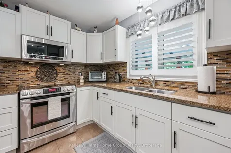 28 Harcourt Place Centre Wellington ON N1M 0A6