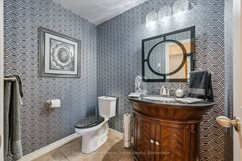 28 Harcourt Place Centre Wellington ON N1M 0A6