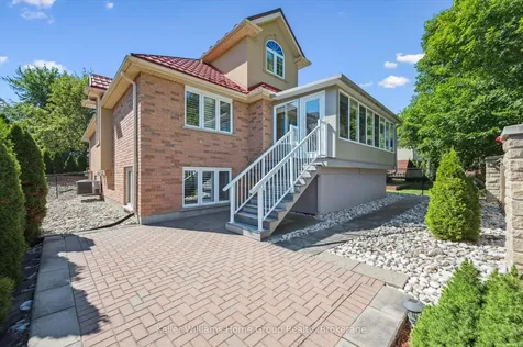 28 Harcourt Place Centre Wellington ON N1M 0A6