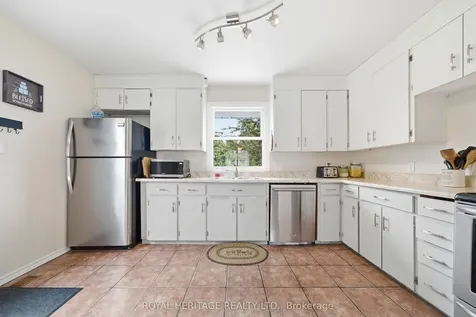 15 Kidd Avenue Quinte West ON K8V 2C6