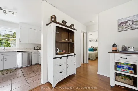15 Kidd Avenue Quinte West ON K8V 2C6