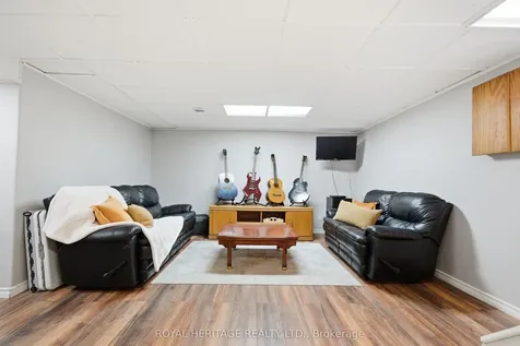 15 Kidd Avenue Quinte West ON K8V 2C6