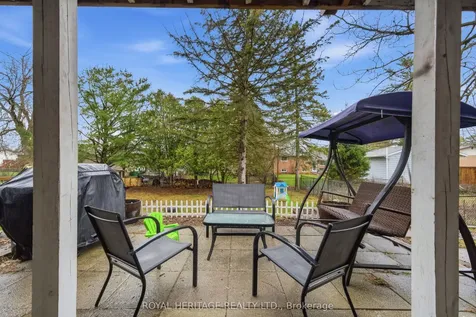 15 Kidd Avenue Quinte West ON K8V 2C6