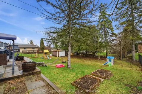 15 Kidd Avenue Quinte West ON K8V 2C6