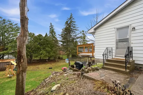 15 Kidd Avenue Quinte West ON K8V 2C6
