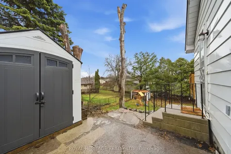 15 Kidd Avenue Quinte West ON K8V 2C6