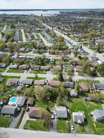 15 Kidd Avenue Quinte West ON K8V 2C6