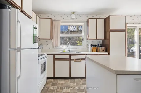 10277 Grand Oaks Drive Lambton Shores ON N0M 1T0