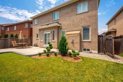 7 Attridge Crescent Hamilton ON L8B 0R5