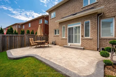 7 Attridge Crescent Hamilton ON L8B 0R5