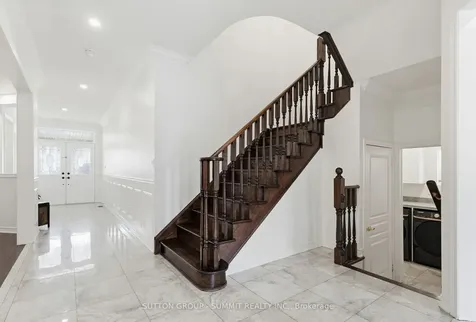 7 Attridge Crescent Hamilton ON L8B 0R5