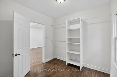 299 Britannia Avenue Hamilton ON L8H 1Y2