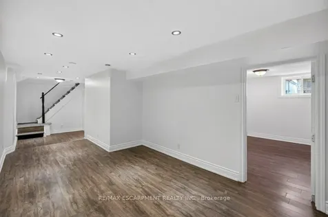299 Britannia Avenue Hamilton ON L8H 1Y2