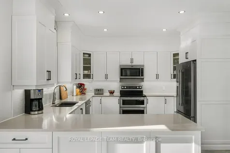 8 Thunderbird Crescent Kanata ON K2M 2V7