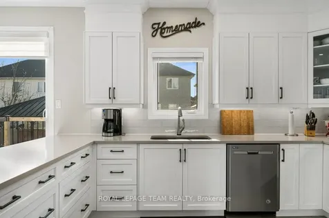 8 Thunderbird Crescent Kanata ON K2M 2V7
