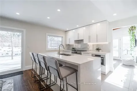 7 Glenmorris Drive Hamilton ON L9H 1S5